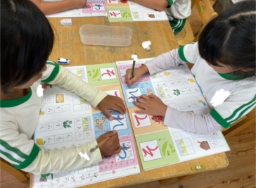 花鶴丘幼稚園 | 学校法⼈ すすき学園